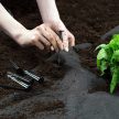 Plonos Kerti agrotextília 1 m x 50 m + 50 db talajtű - fekete